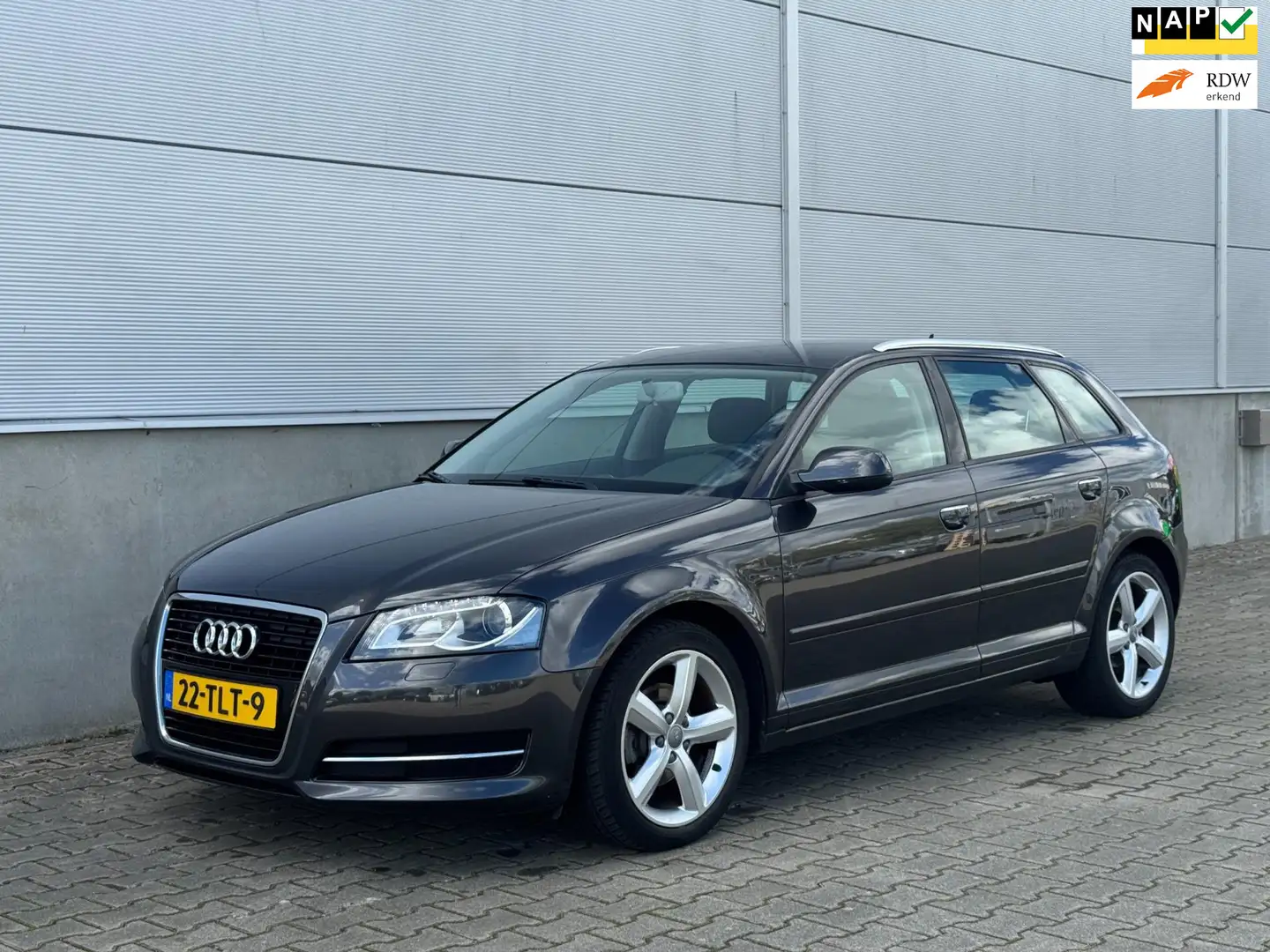 Audi A3 Sportback 1.2 TFSI Attr Adv CLIMA|NAVI|CRUISE|LM|N Grijs - 1