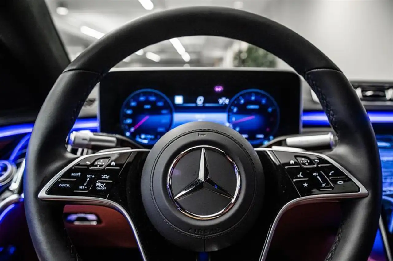 Mercedes-Benz S-Class photo Mercedes-Benz S-Class