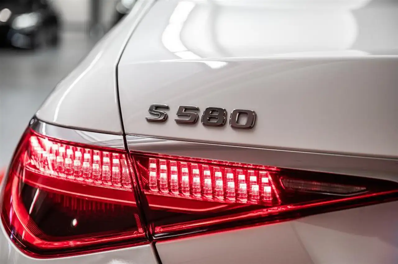 Mercedes-Benz S-Class photo Mercedes-Benz S-Class