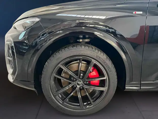Audi Q5 view 2