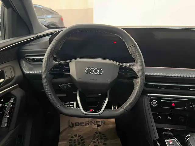 Audi Q5 view 6
