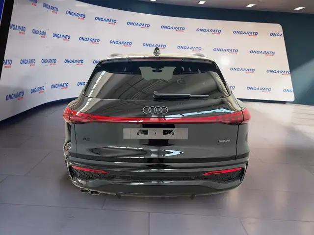 Audi Q5 view 4