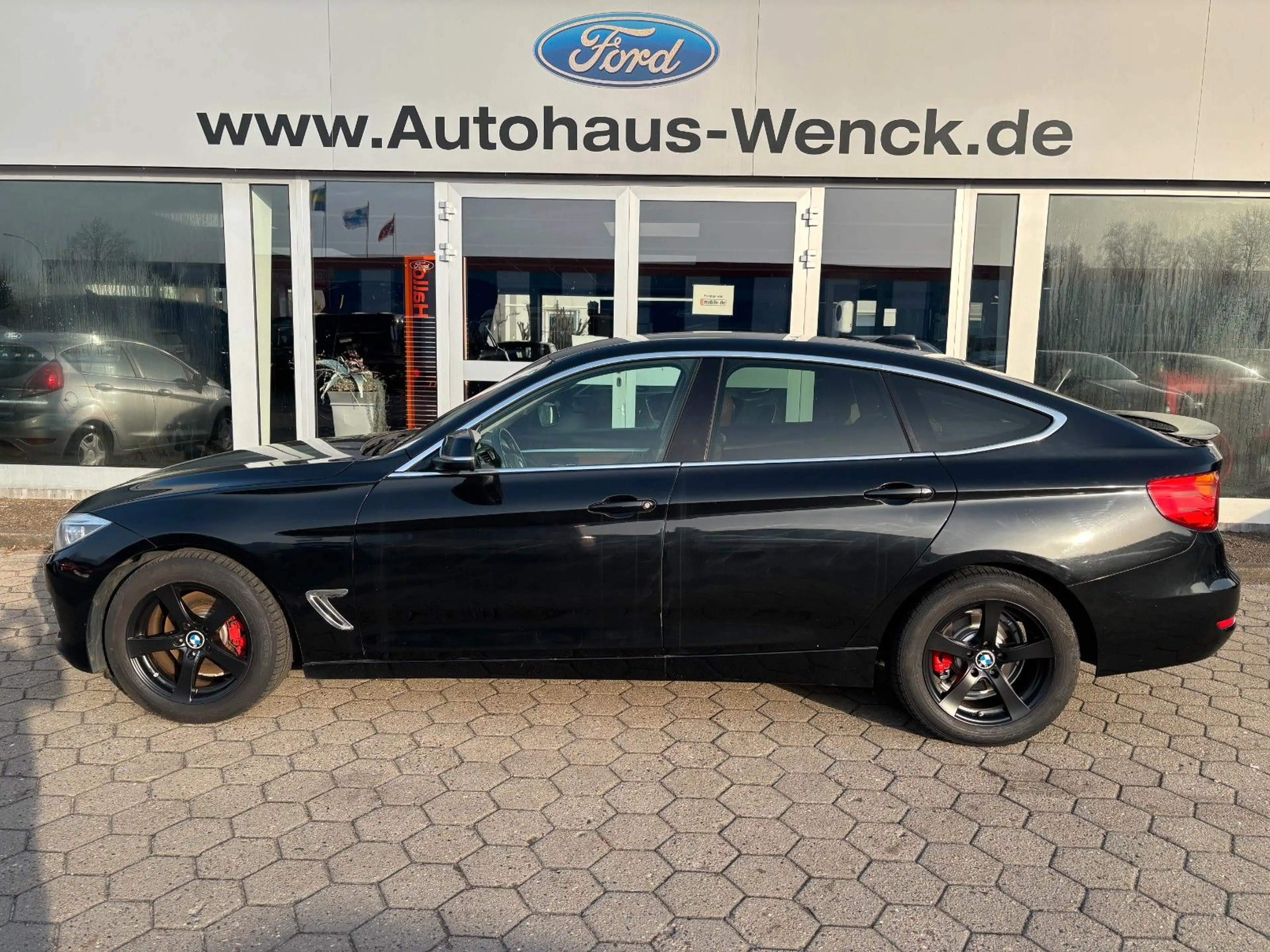 BMW 325 3 Gran Turismo * Luxury 3.HAND*NAVI*LEDER