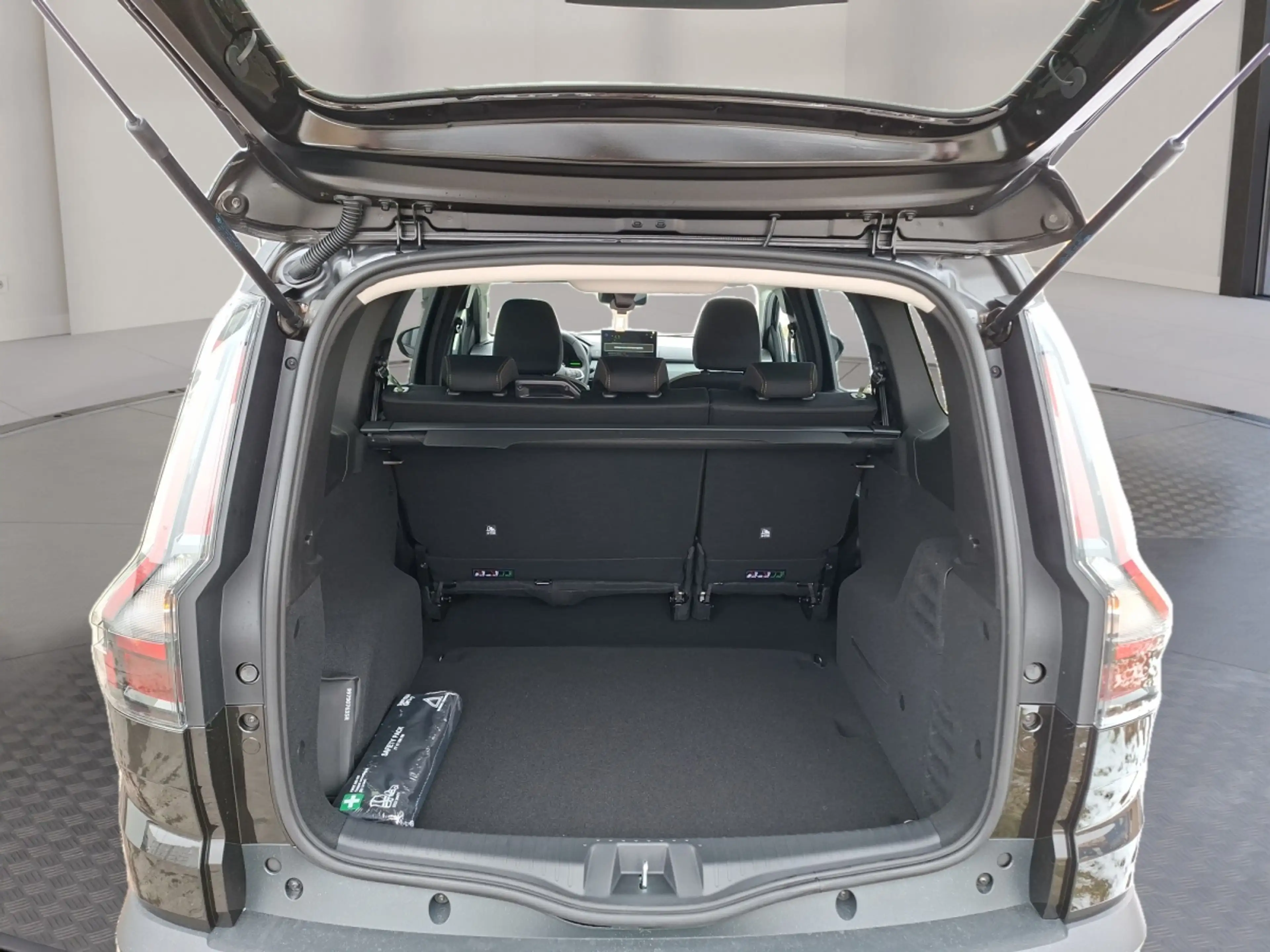 Dacia Jogger Extreme Hybrid 155 — photo 11