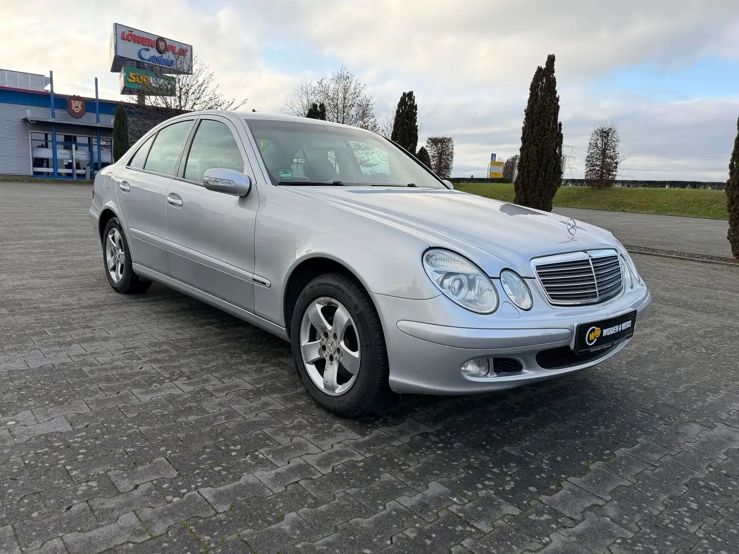 Mercedes-Benz E 320 AUTOMATIK/BI-XENON/STZHZG/TEMP Ezüst - 2