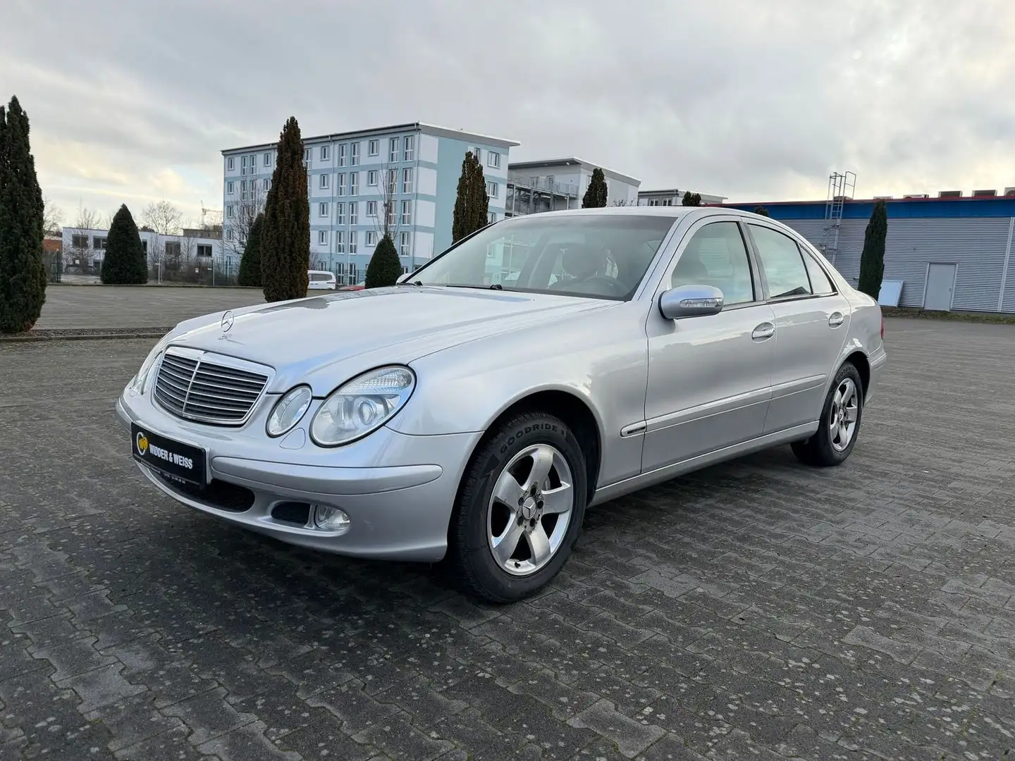 Mercedes-Benz E 320 AUTOMATIK/BI-XENON/STZHZG/TEMP Ezüst - 1
