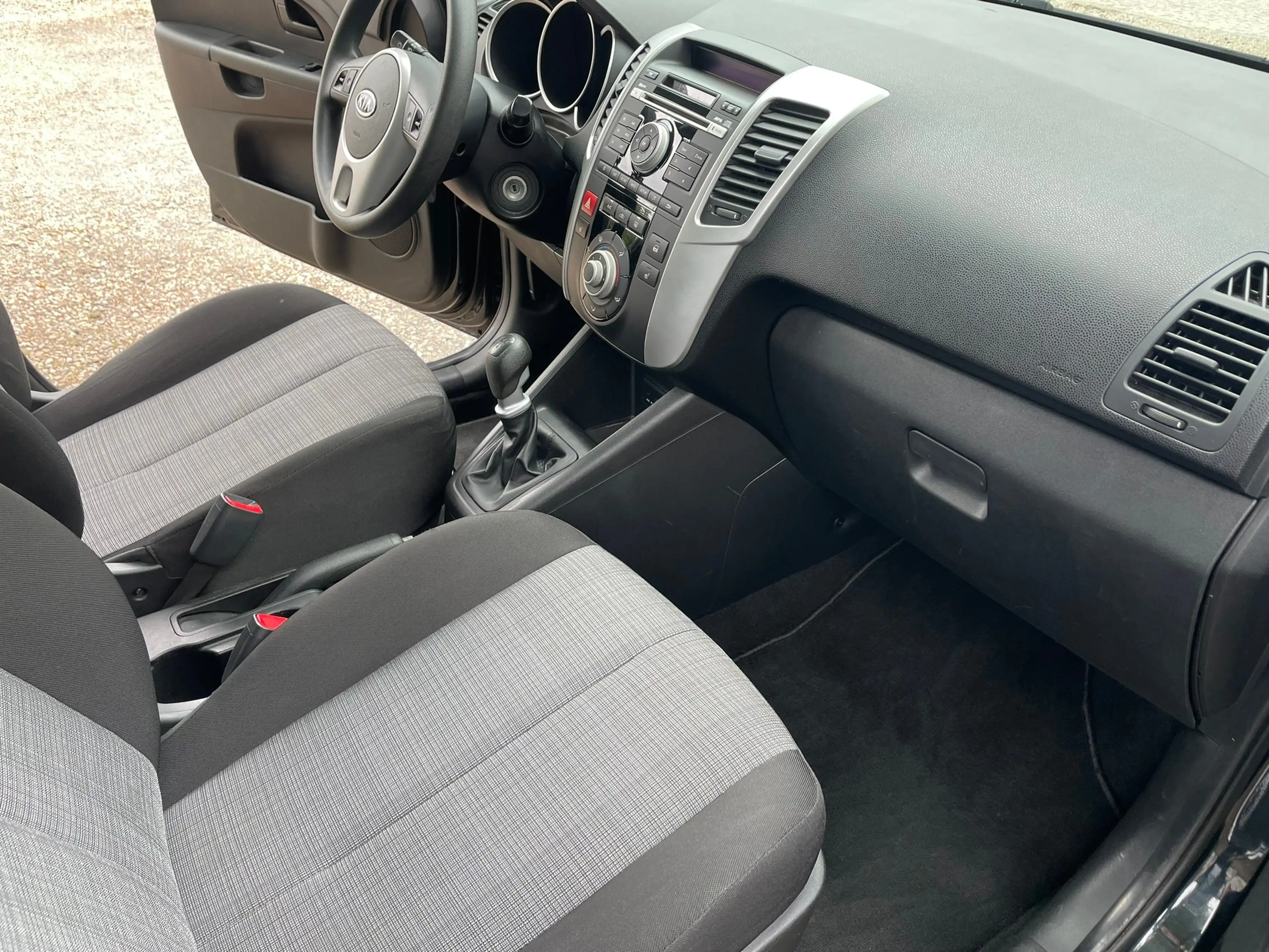 Kia Venga Vision — photo 11