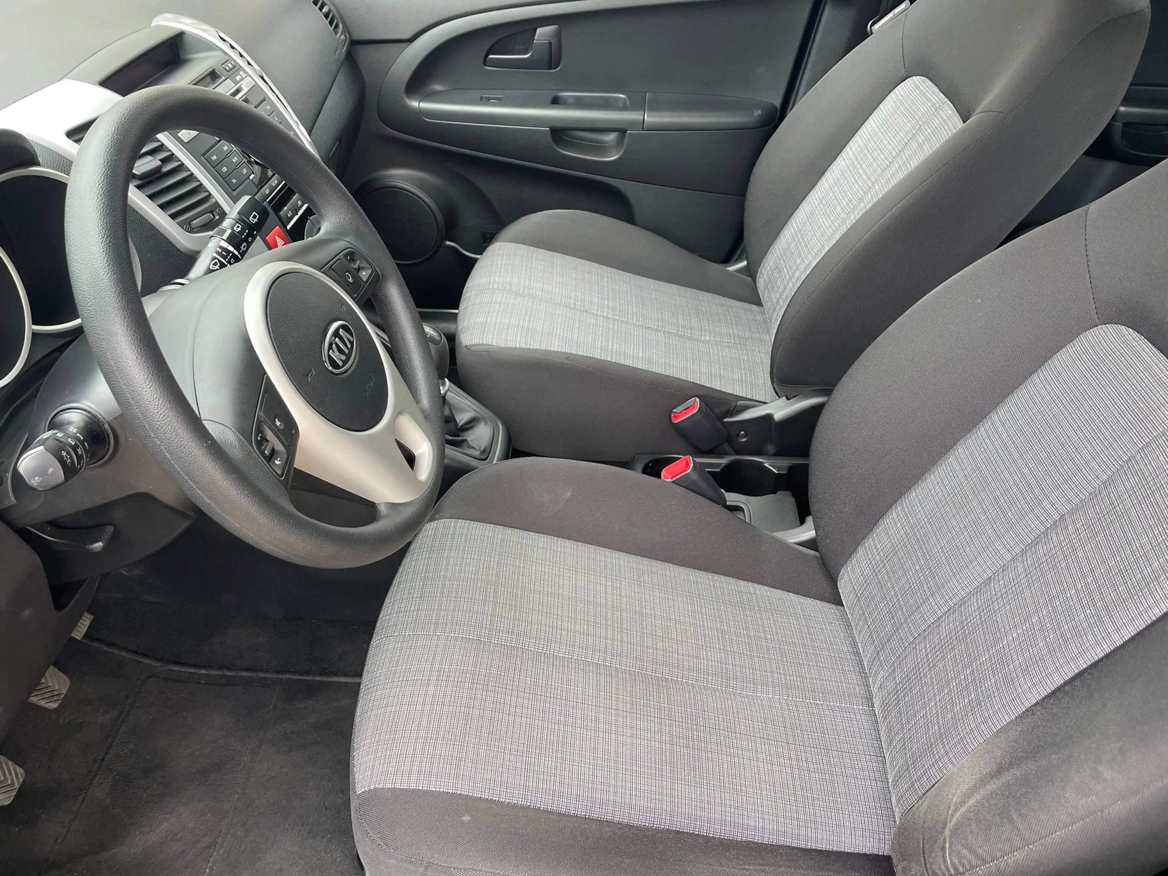 Kia Venga Vision — photo 8