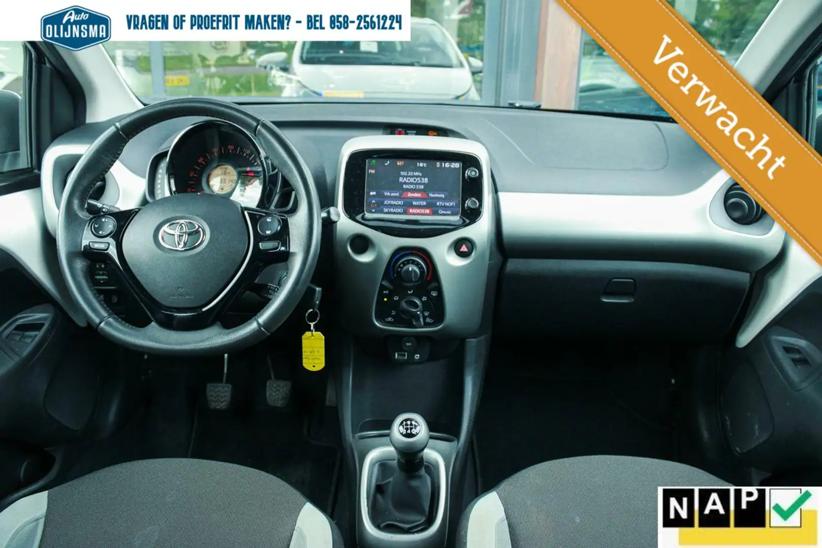 Toyota Aygo 1.0 VVT-i x-play|Airco|Camera|Bluetooth Wit - 2