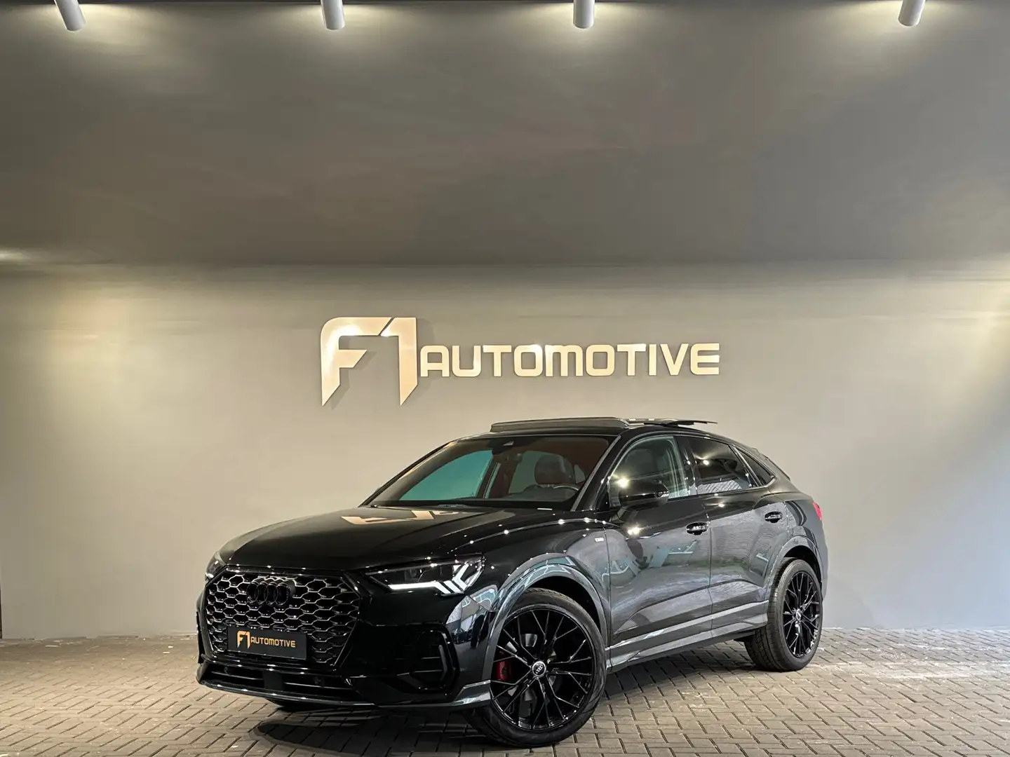 Audi Q3 SPORTBACK 35 TFSI 3x S Line Pano|Keyl|Blackpack|Ma Zwart - 1