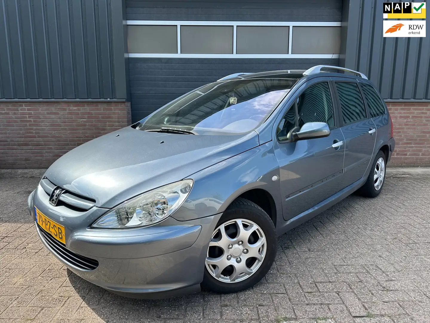 Peugeot 307 SW Premium Panoramadak Apk t/m 27-06-2026 Grijs - 1