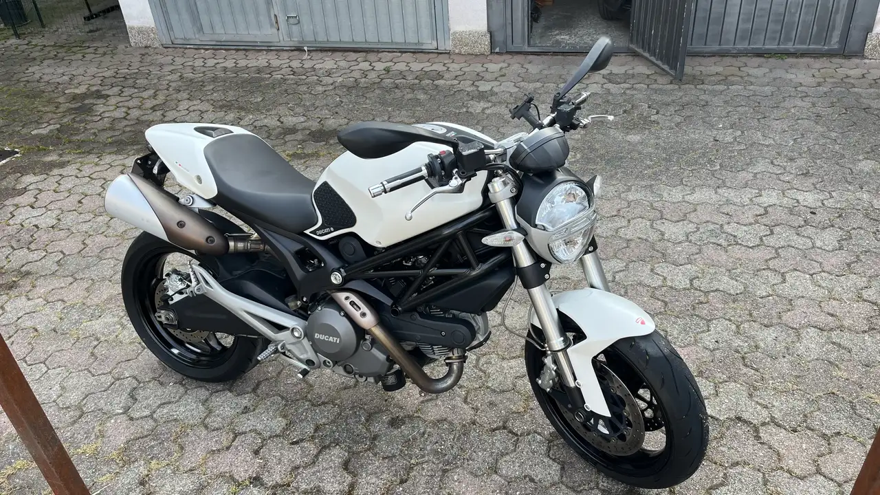 Ducati Monster 696