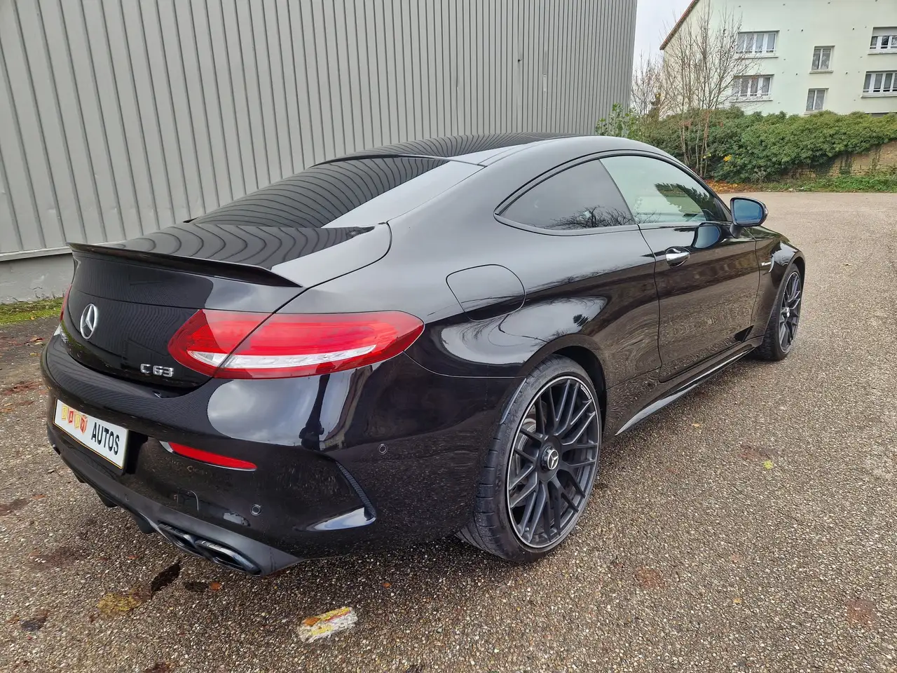 476ch, 4.0 V8 biturbo, full black, speedshift 7G