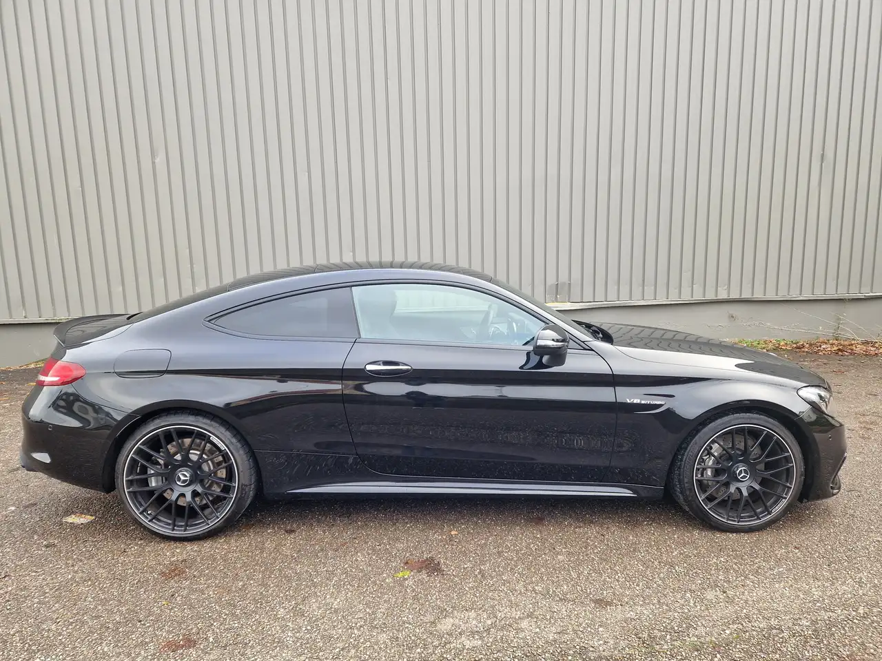 476ch, 4.0 V8 biturbo, full black, speedshift 7G