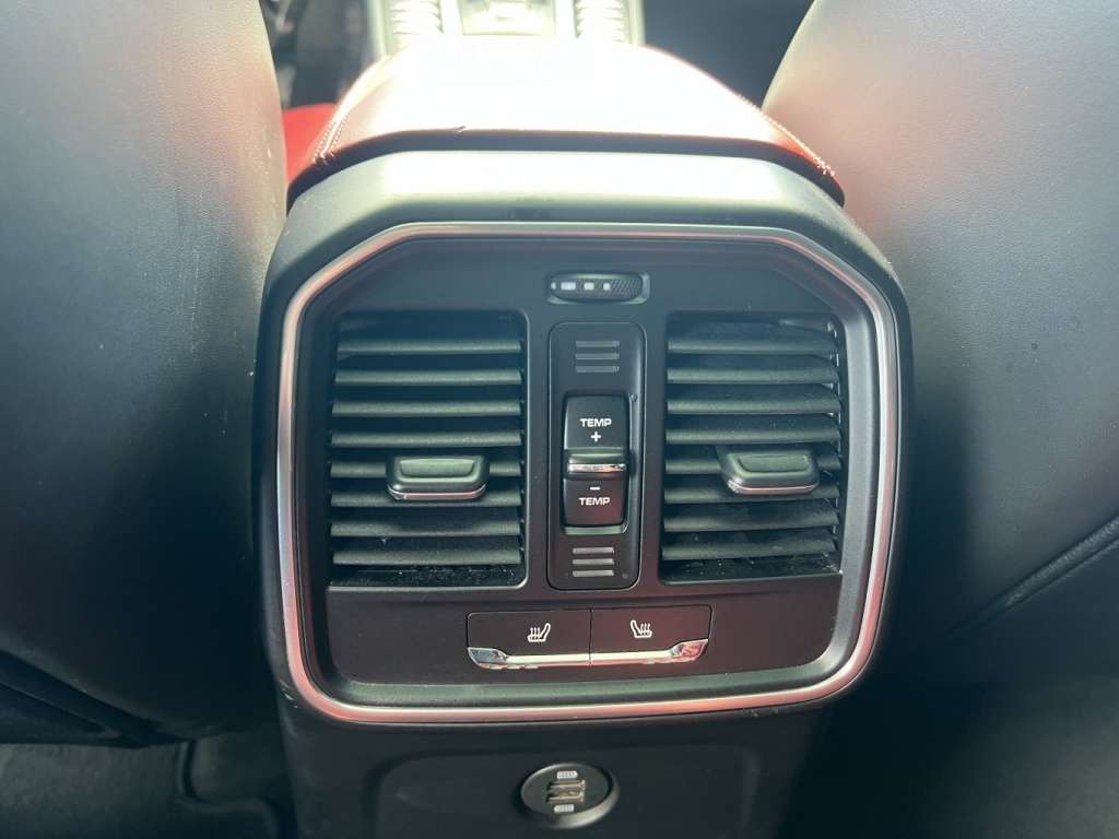 2017 Porsche Macan GTS thumb 14