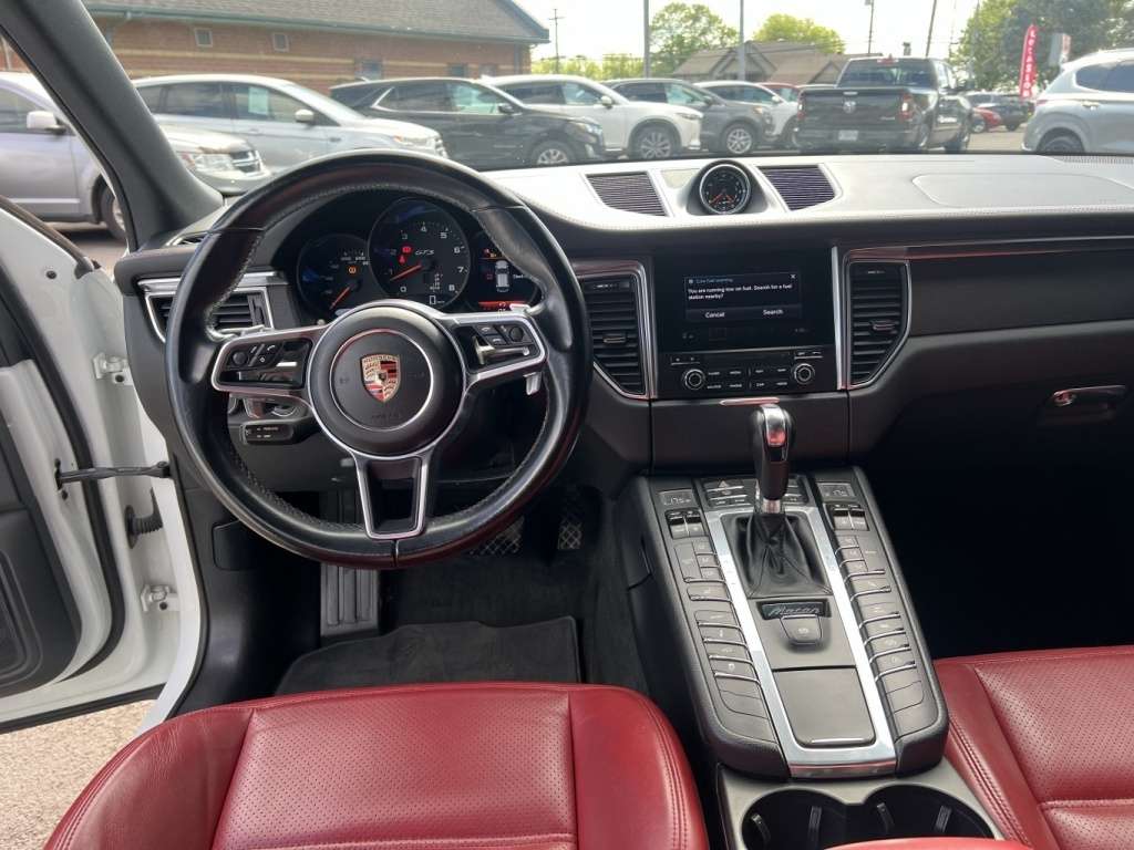2017 Porsche Macan GTS thumb 15
