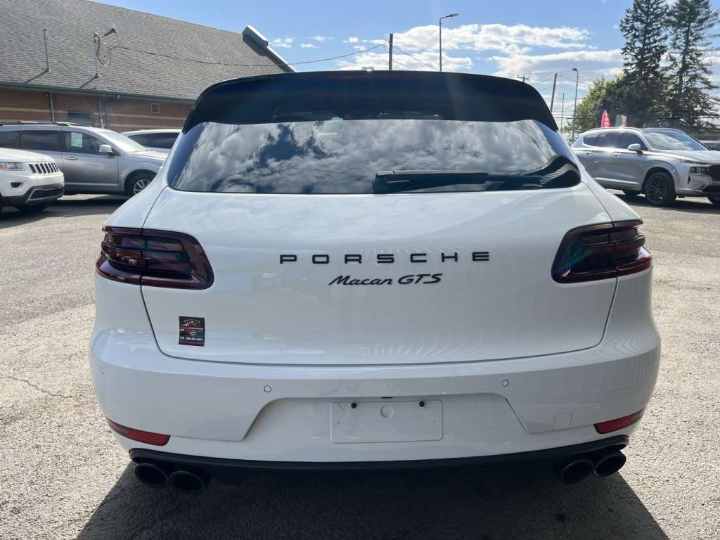 2017 Porsche Macan GTS thumb 16