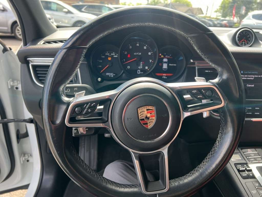 2017 Porsche Macan GTS thumb 7