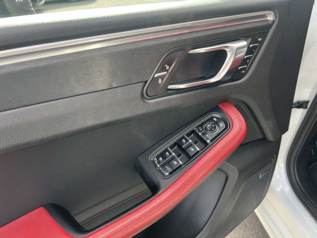 2017 Porsche Macan GTS alt 4