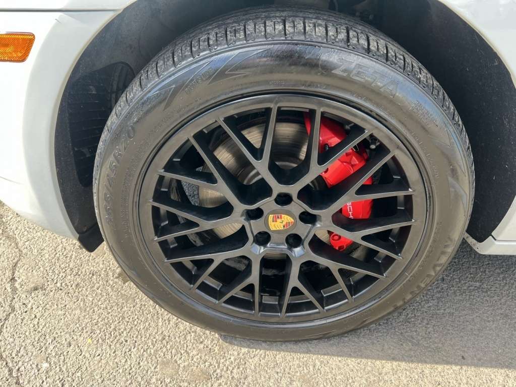 2017 Porsche Macan GTS thumb 17