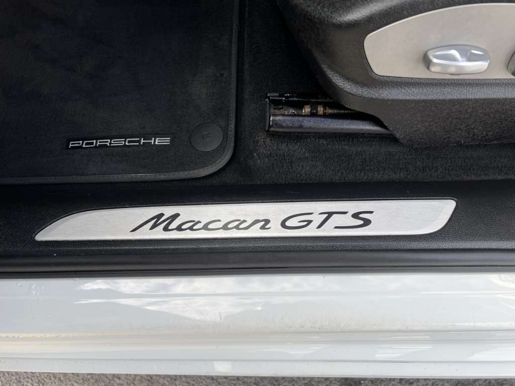 2017 Porsche Macan GTS thumb 6