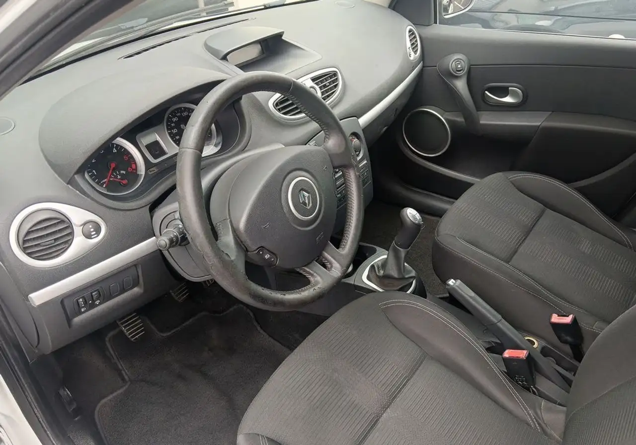 Renault Clio Citadine 3 portes — photo 3