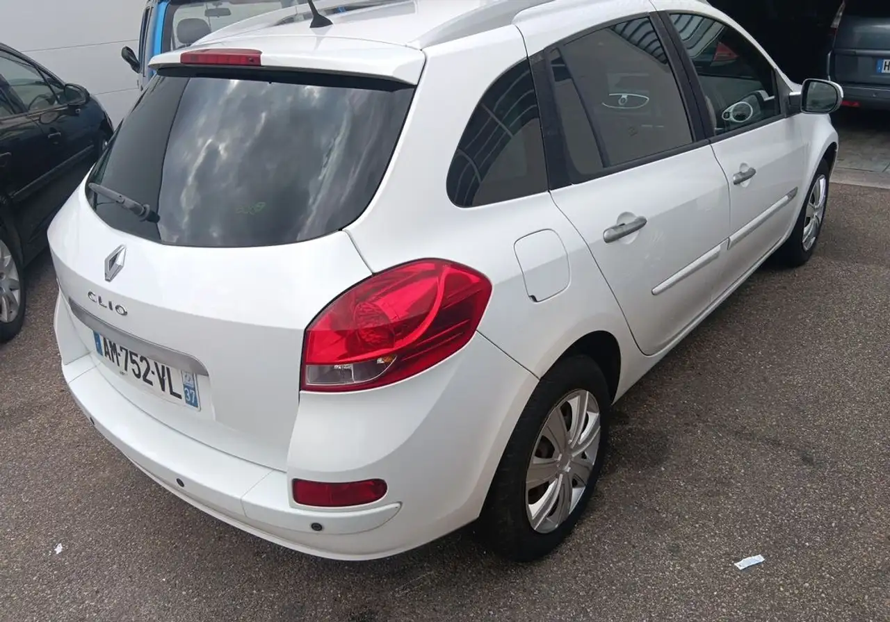 Renault Clio Citadine 3 portes — photo 2