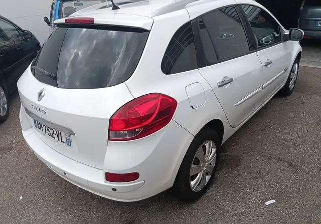 Renault Clio view 2