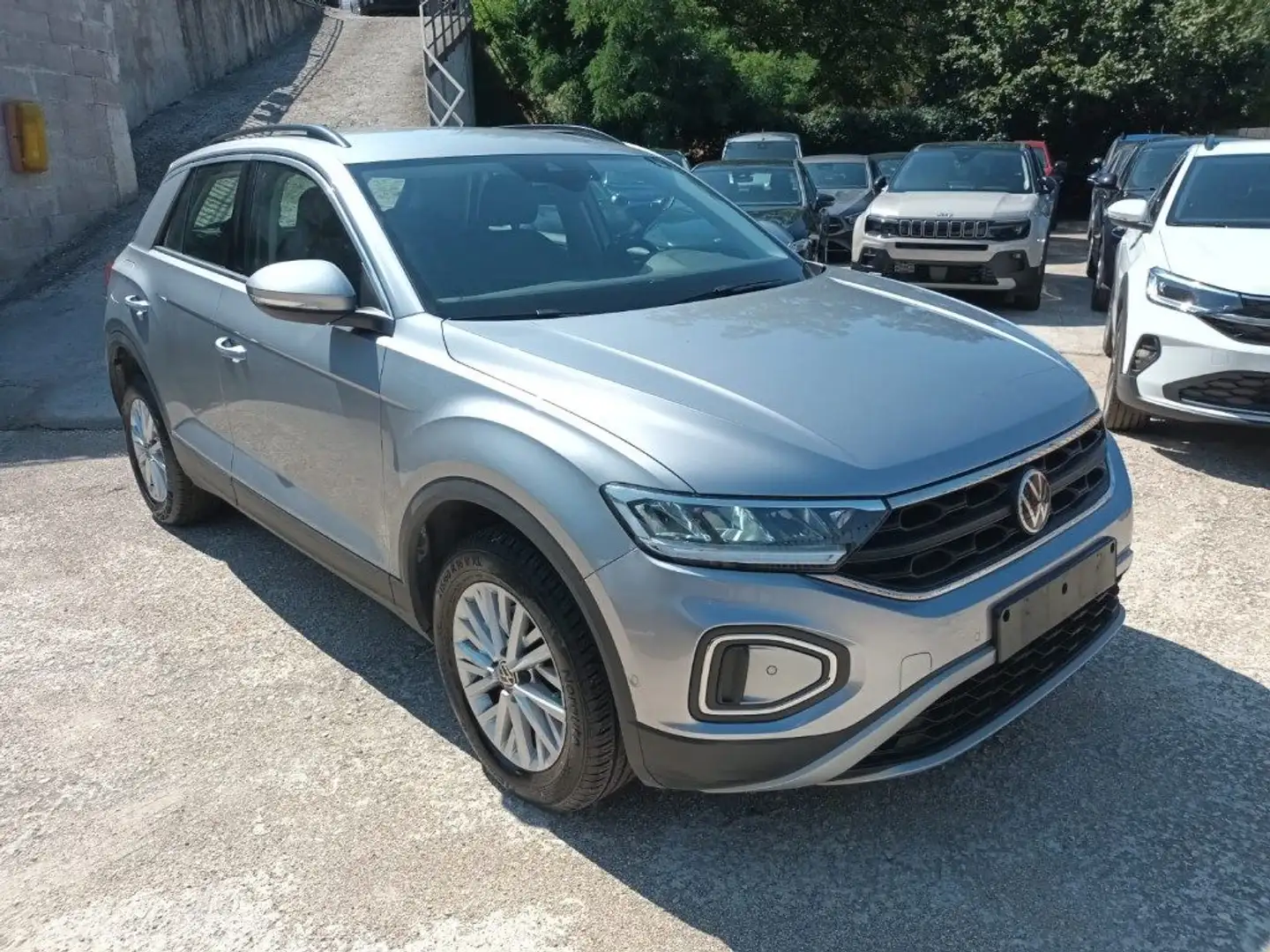 Volkswagen T-Roc 1000 TSI LIFE 110CV CARPLAY PDC "16 ITALIA Plateado - 1