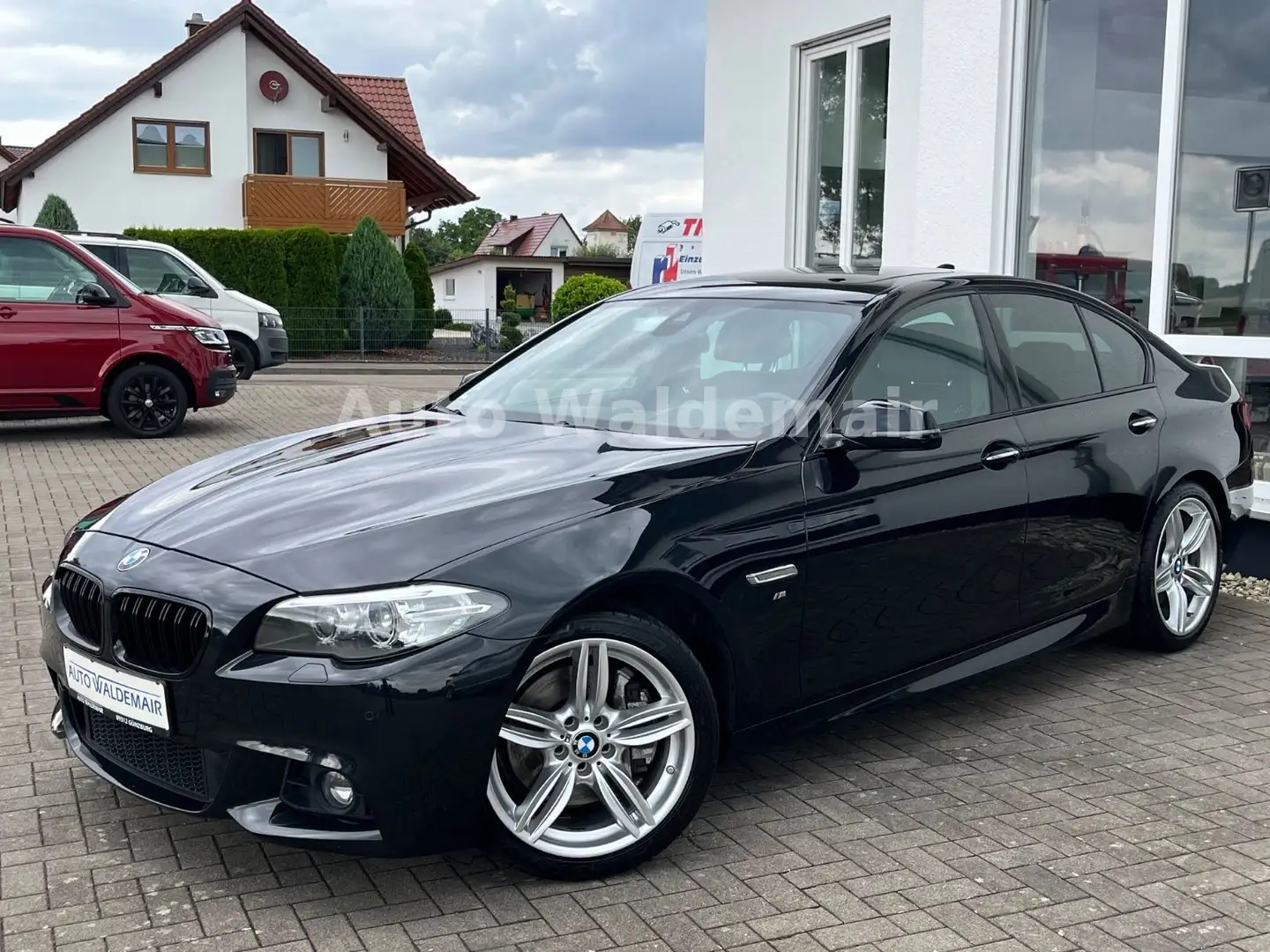 BMW 530 d xDrive Limo M Paket Harman Kardon 19" Černá - 1
