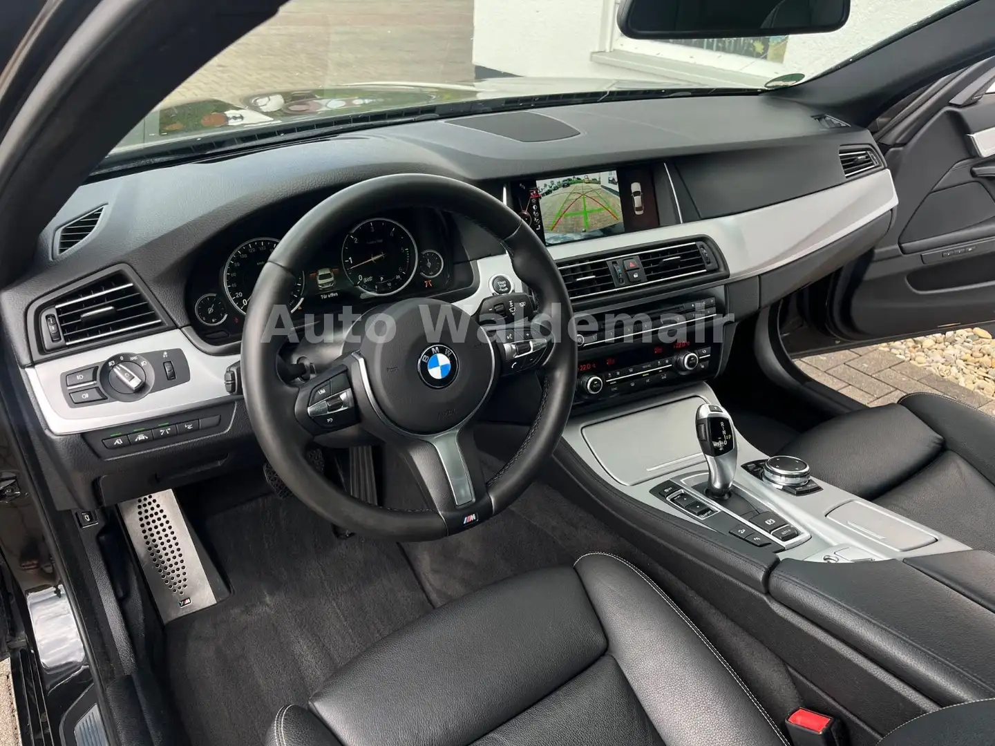 BMW 530 d xDrive Limo M Paket Harman Kardon 19" Černá - 2