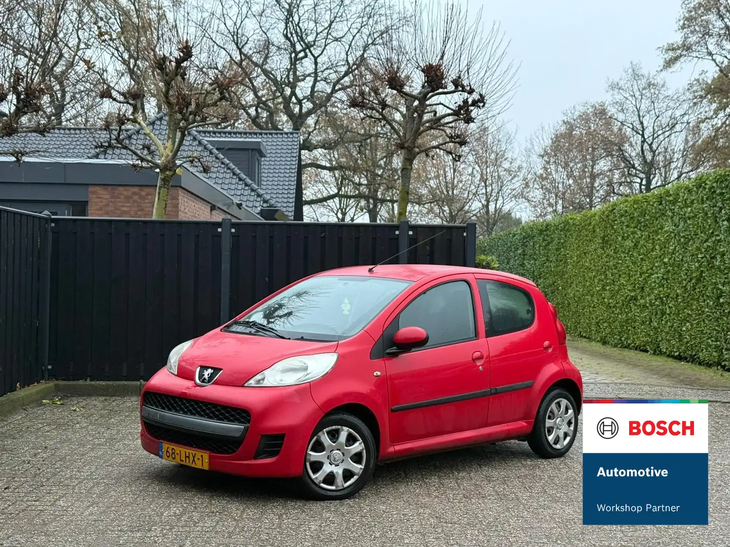 Peugeot 107 1.0-12V XS 5 deurs Red - 1