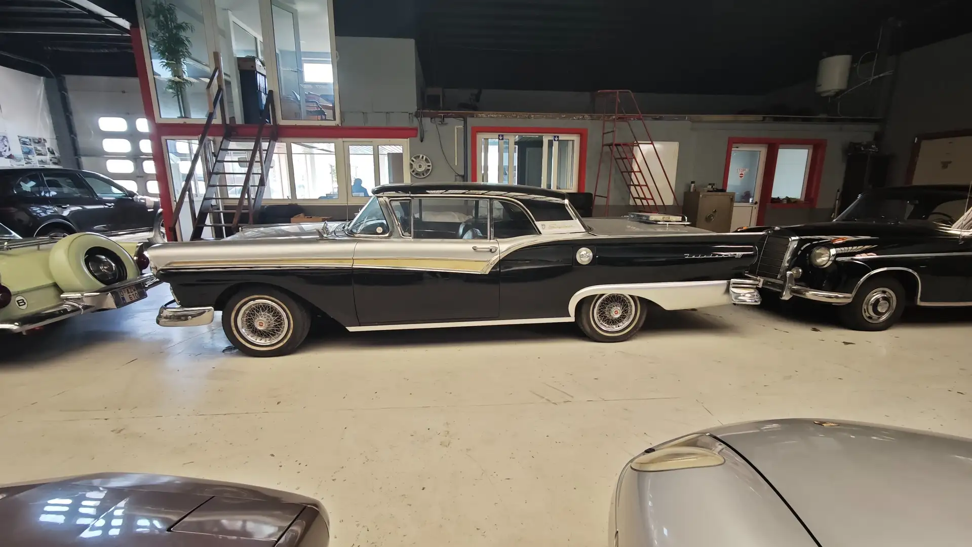 Ford Fairlane skyliner 1958 Srebrny - 1