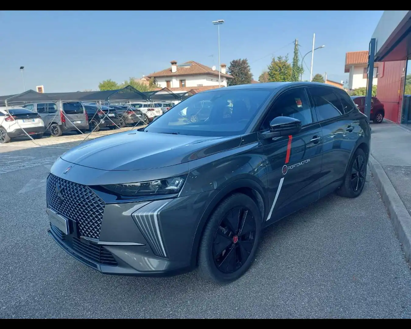 DS Automobiles DS 7 Crossback PERFORMANCE LINE E-TENSE 225 Šedá - 1
