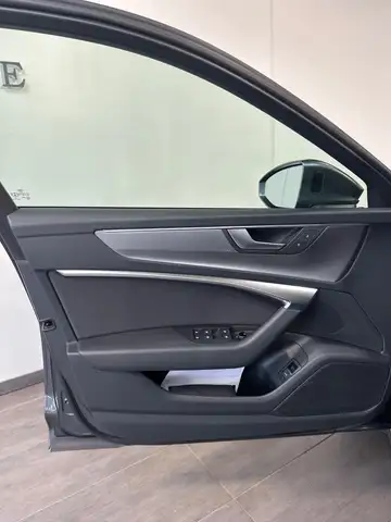 Audi A6 view 10