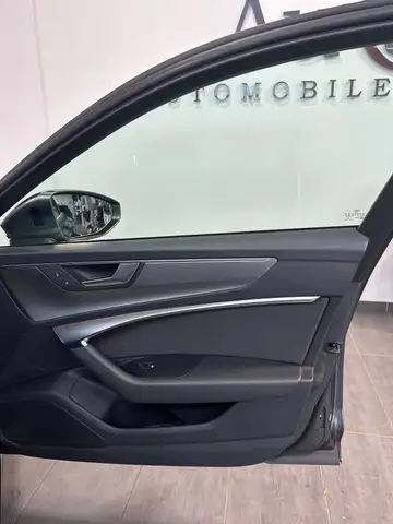 Audi A6 view 11