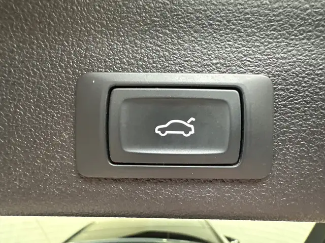 Audi A6 view 7