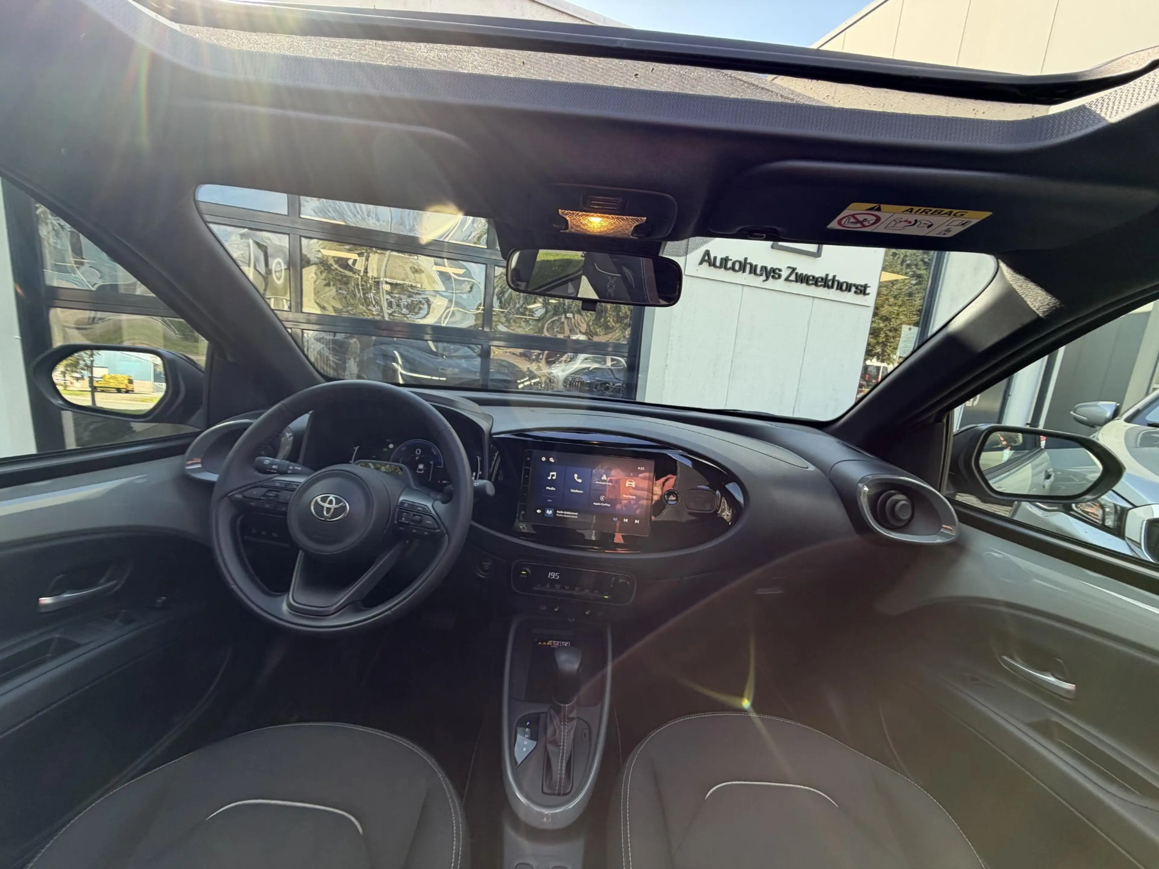 Toyota Aygo X 1.5 VVT-i HEV Pulse e-CVT Elektrisch vouwdak | Cam — photo 11