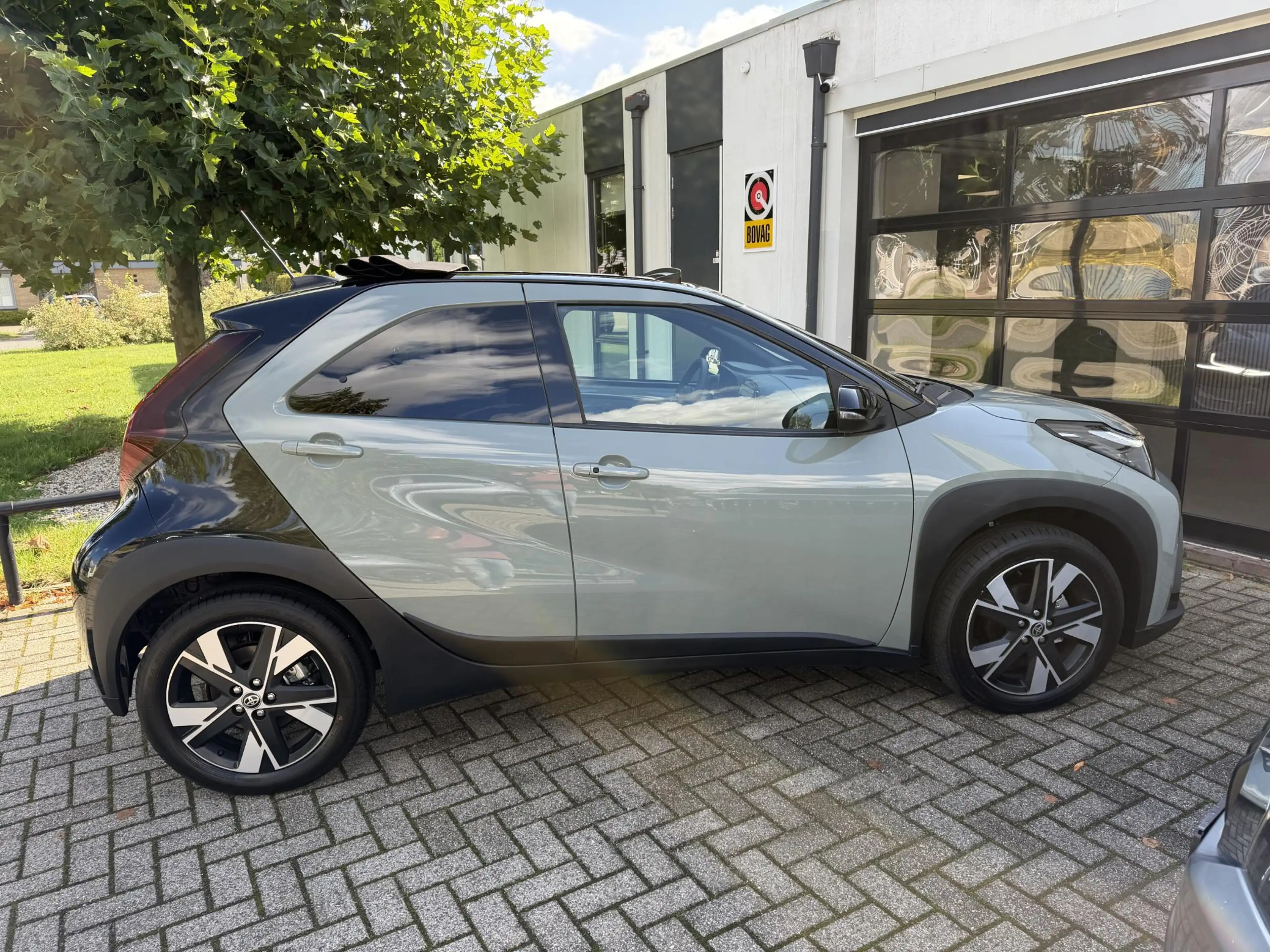 Toyota Aygo X 1.5 VVT-i HEV Pulse e-CVT Elektrisch vouwdak | Cam — photo 10