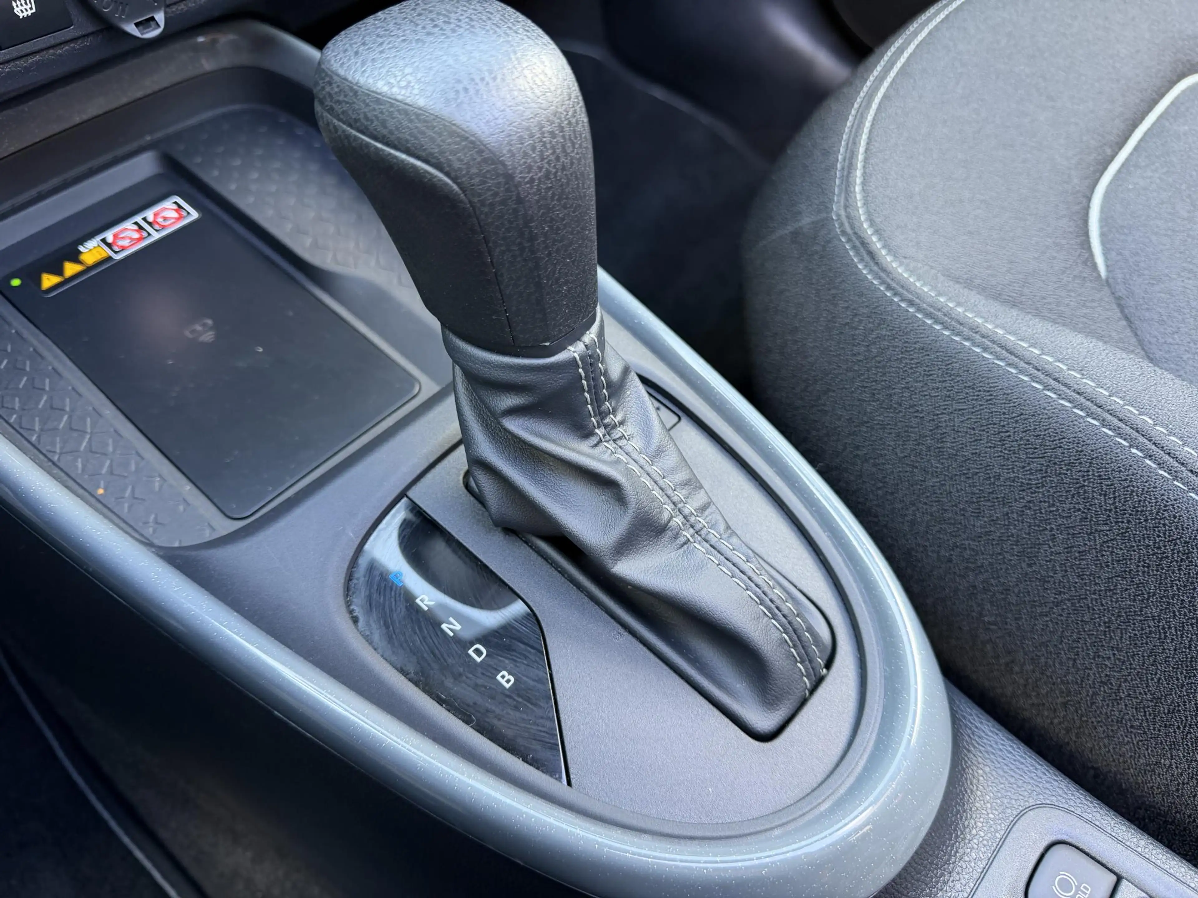 Toyota Aygo X 1.5 VVT-i HEV Pulse e-CVT Elektrisch vouwdak | Cam — photo 12