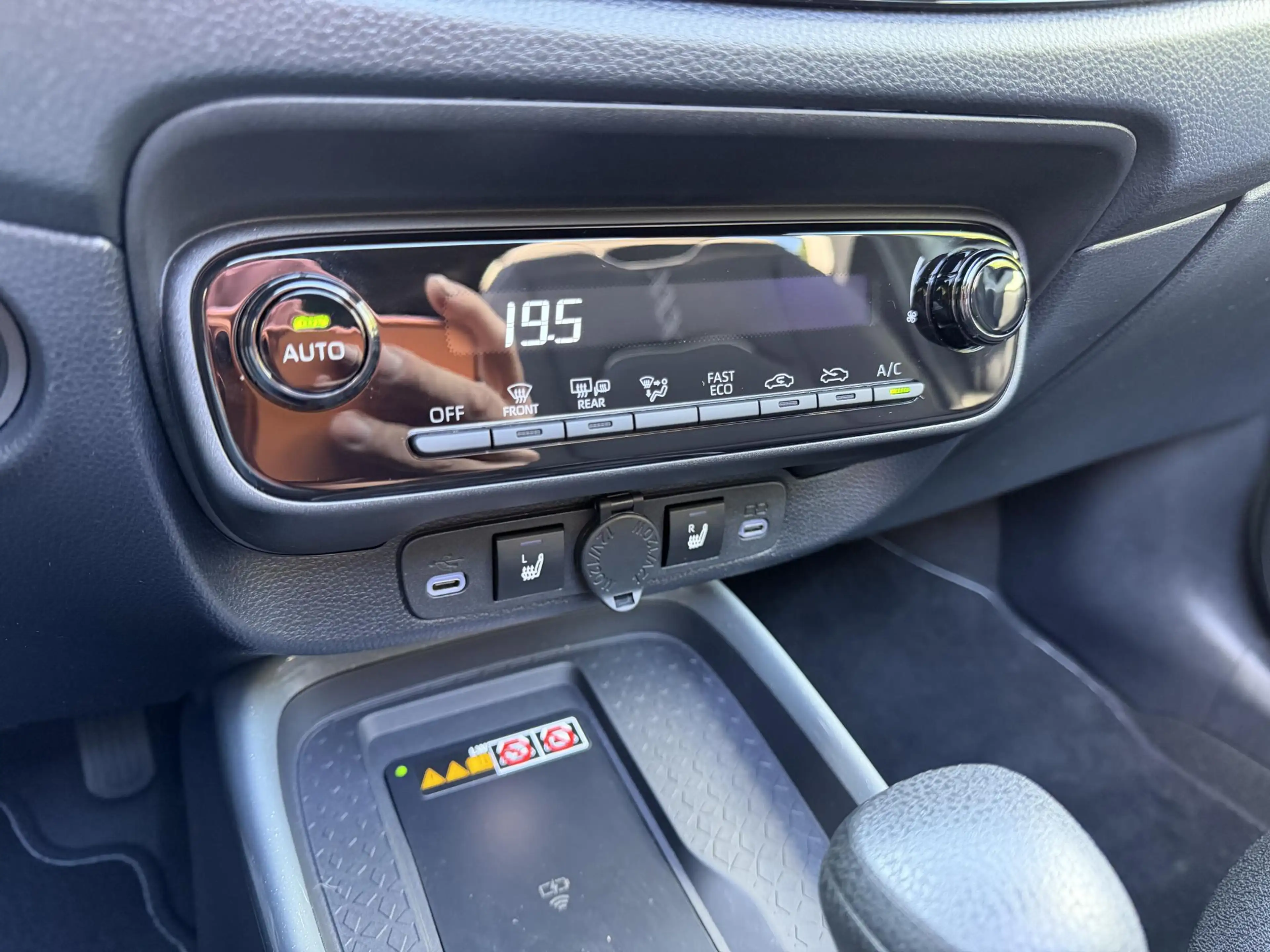 Toyota Aygo X 1.5 VVT-i HEV Pulse e-CVT Elektrisch vouwdak | Cam — photo 14