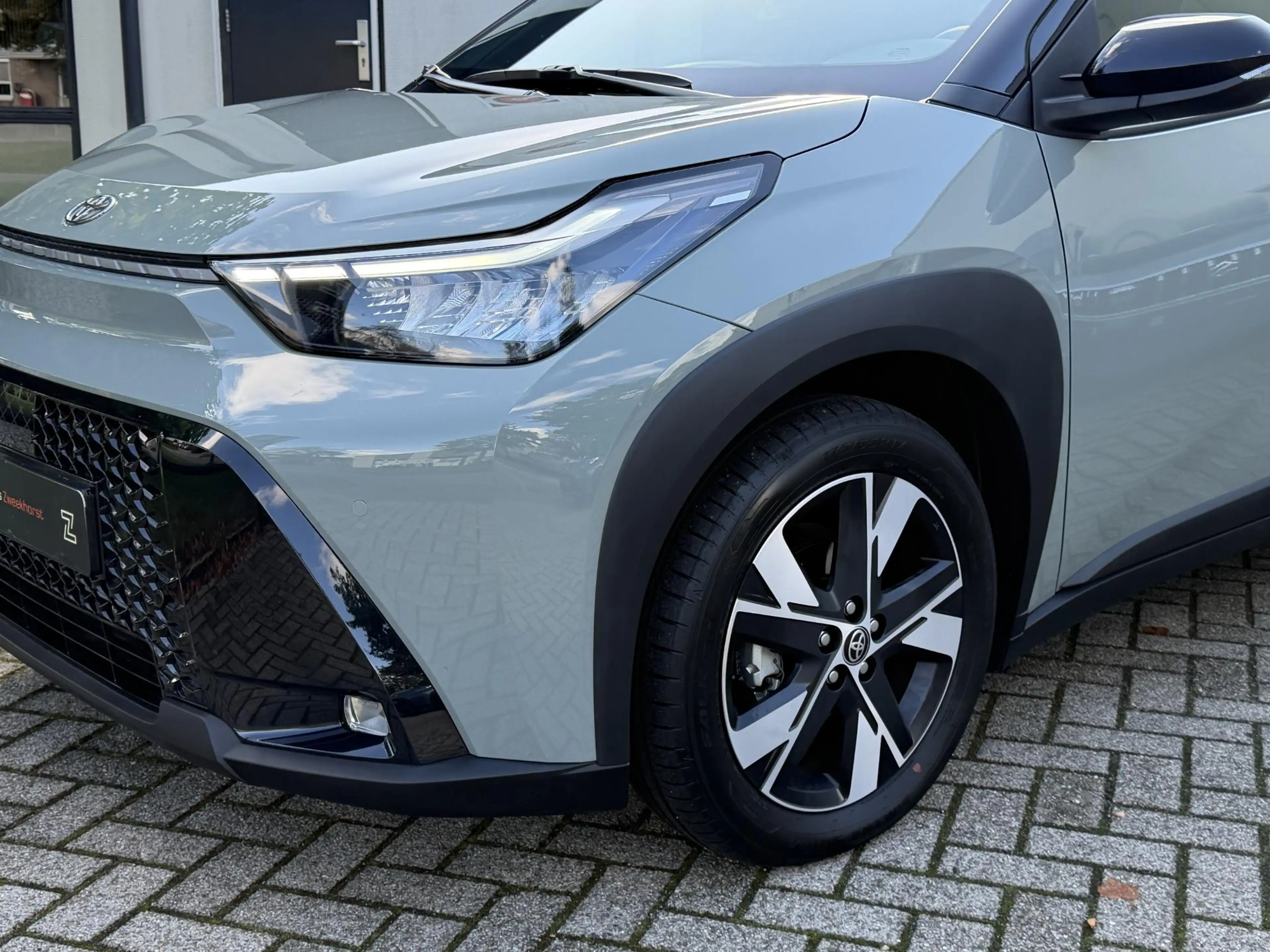 Toyota Aygo X 1.5 VVT-i HEV Pulse e-CVT Elektrisch vouwdak | Cam — photo 23