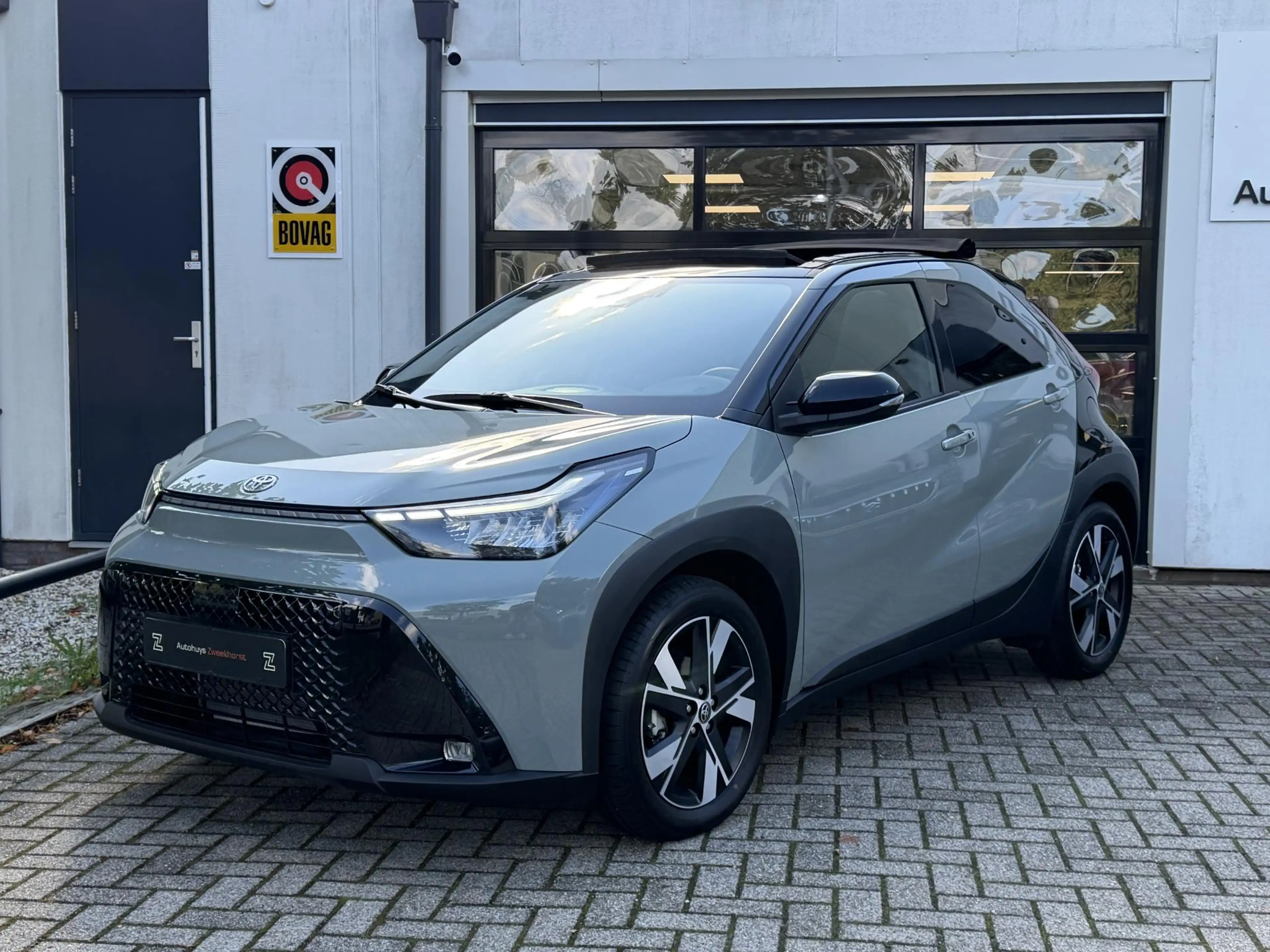Toyota Aygo X 1.5 VVT-i HEV Pulse e-CVT Elektrisch vouwdak | Cam