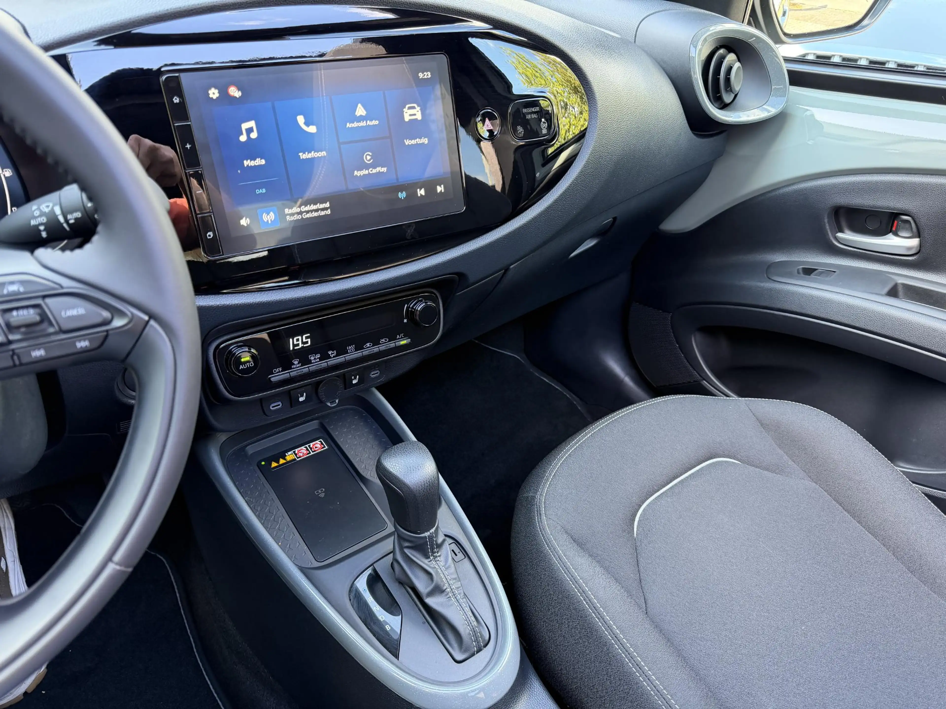 Toyota Aygo X 1.5 VVT-i HEV Pulse e-CVT Elektrisch vouwdak | Cam — photo 3