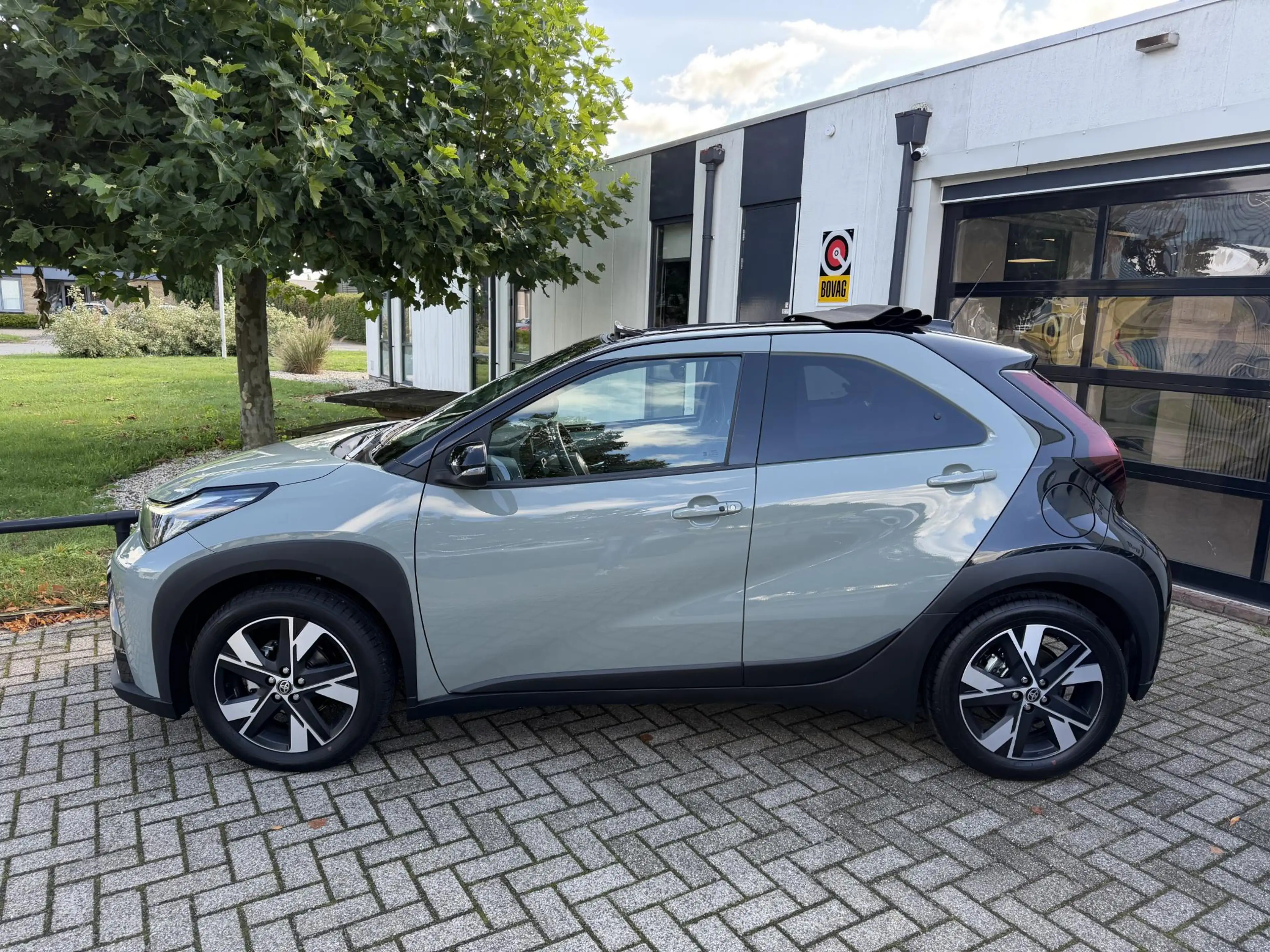 Toyota Aygo X 1.5 VVT-i HEV Pulse e-CVT Elektrisch vouwdak | Cam — photo 6