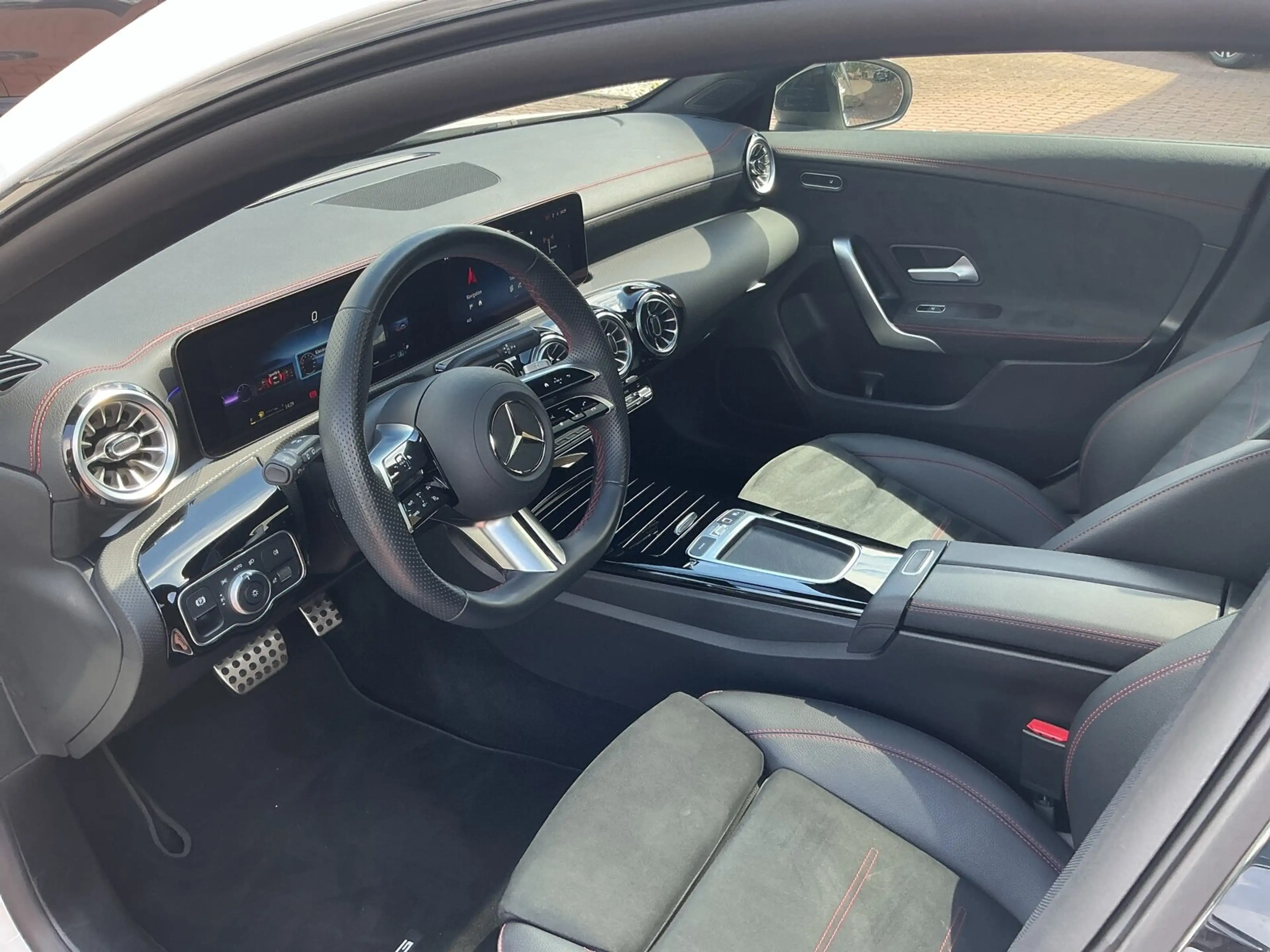Mercedes-Benz CLA 200 CLA 200 SB AMG PanoD RüKa Multibeam Nightp Sound — photo 9