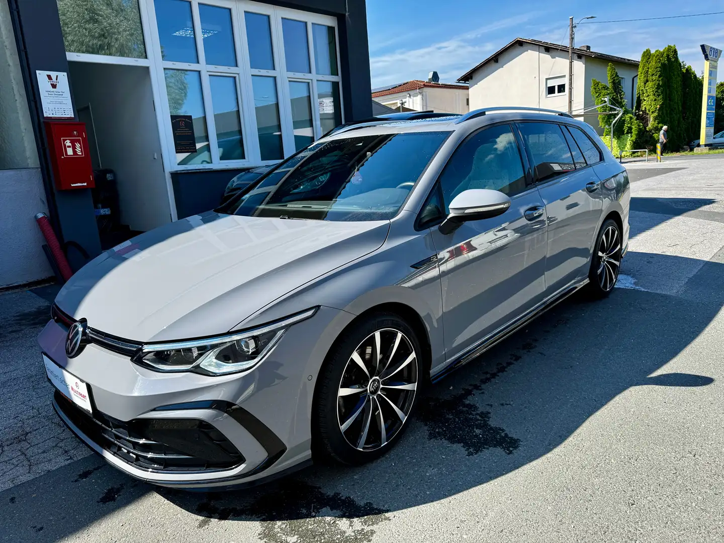 Volkswagen Golf Variant 2,0 TDI R-Line DSG *MEGA Ausstattung; TOP OPTIK* Grijs - 1