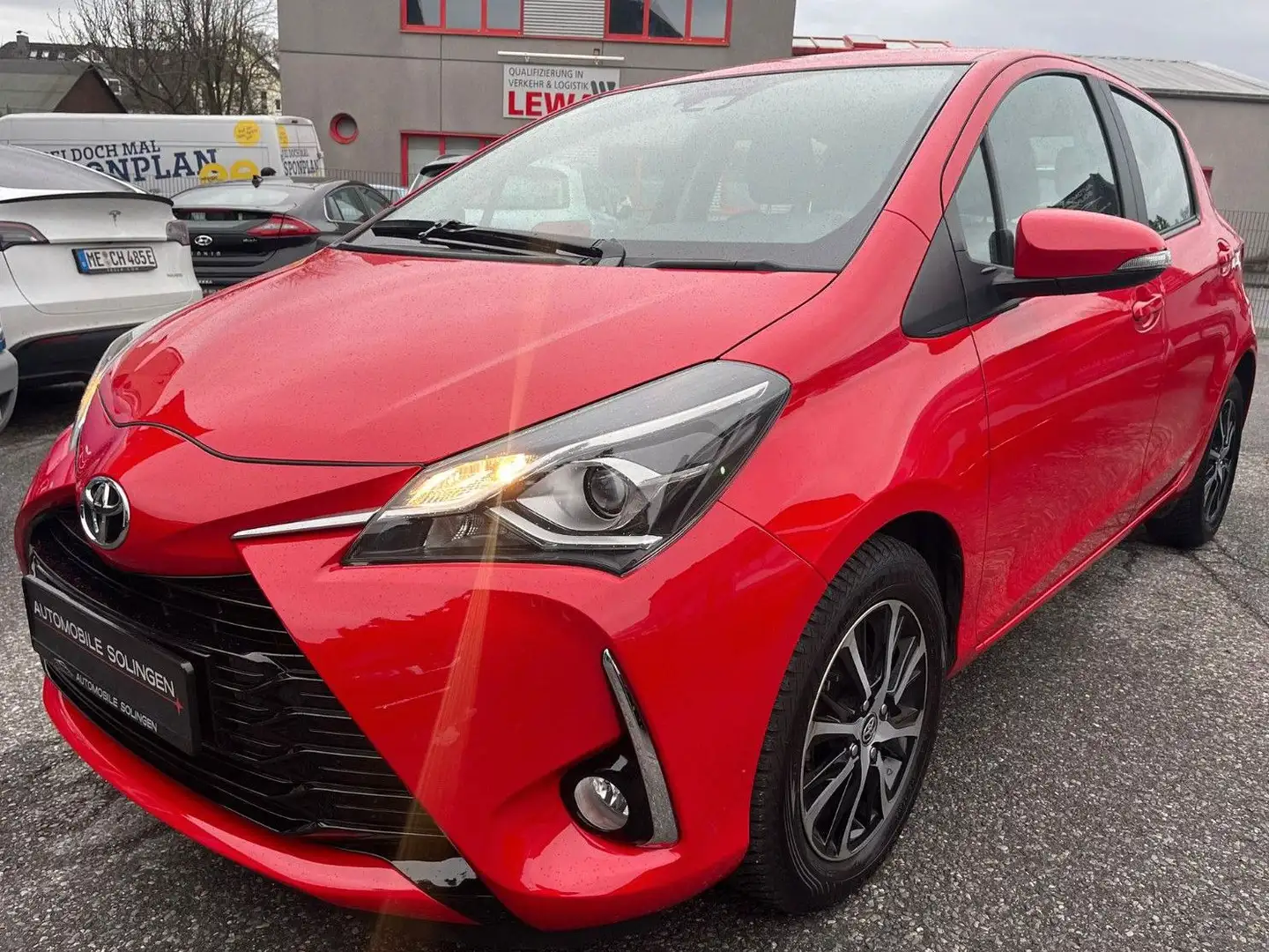 Toyota Yaris Team D AUT+NAV+ALLW+WKR+RFK+SHZ+BT+NSW+ALU Rosso - 1