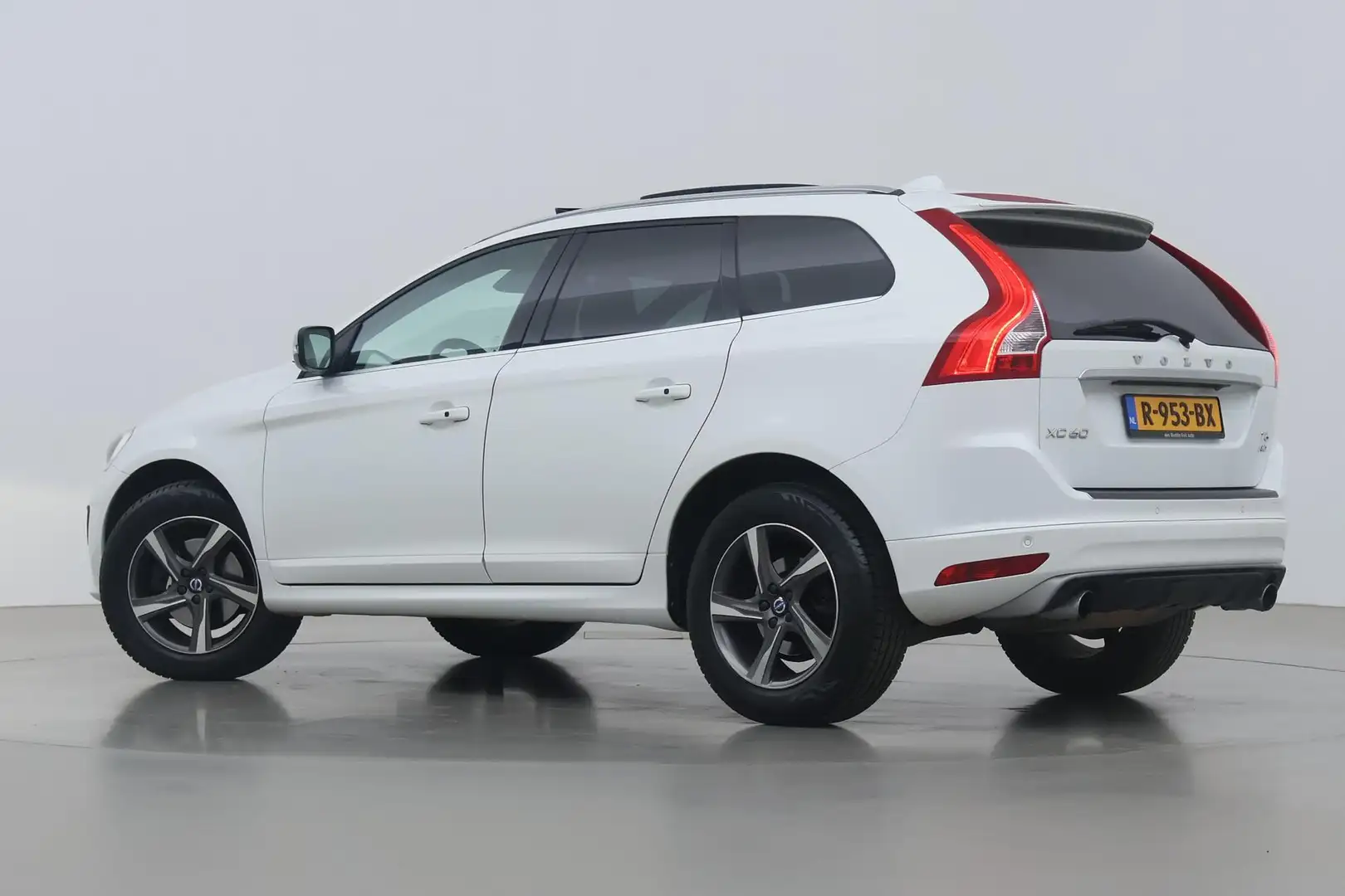 Volvo XC60 3.0 T6 AWD R-Design | ACC | Panoramadak | harman/k Alb - 2