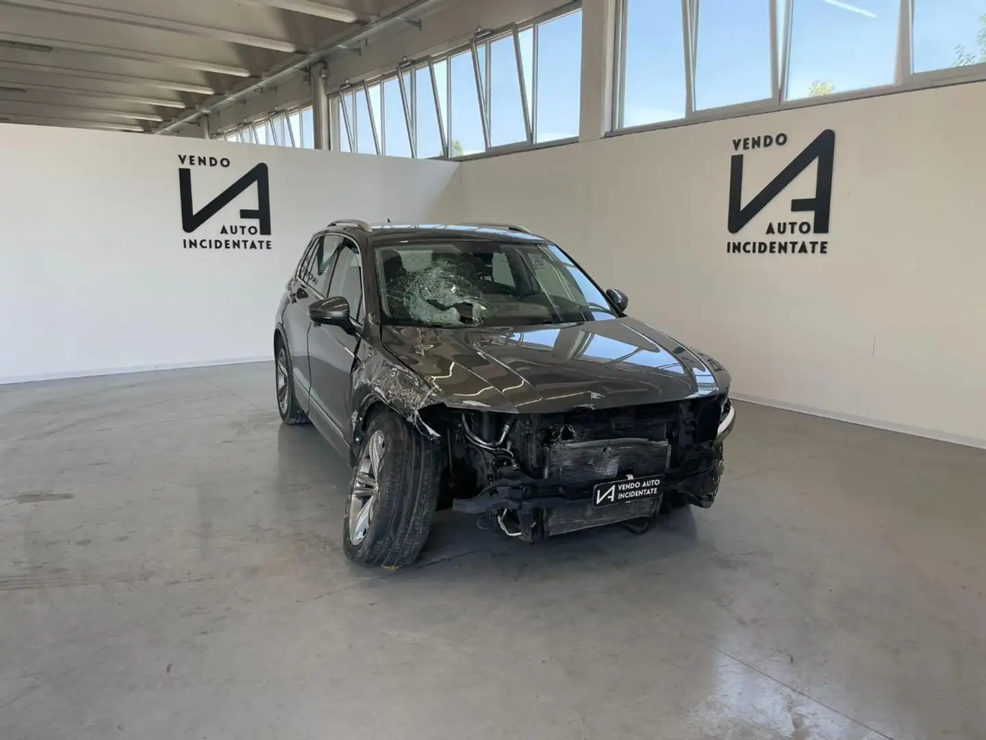 Volkswagen Tiguan 2.0 TDI SCR DSG 150CV R-LINE BLUEMOTION TECHNOLOGY Grigio - 1